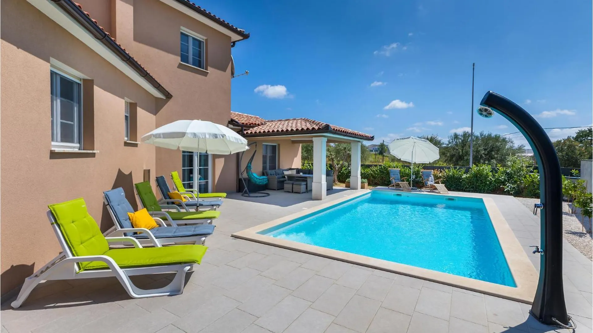 4 Bedroom Nice Home In Galizana 0*,