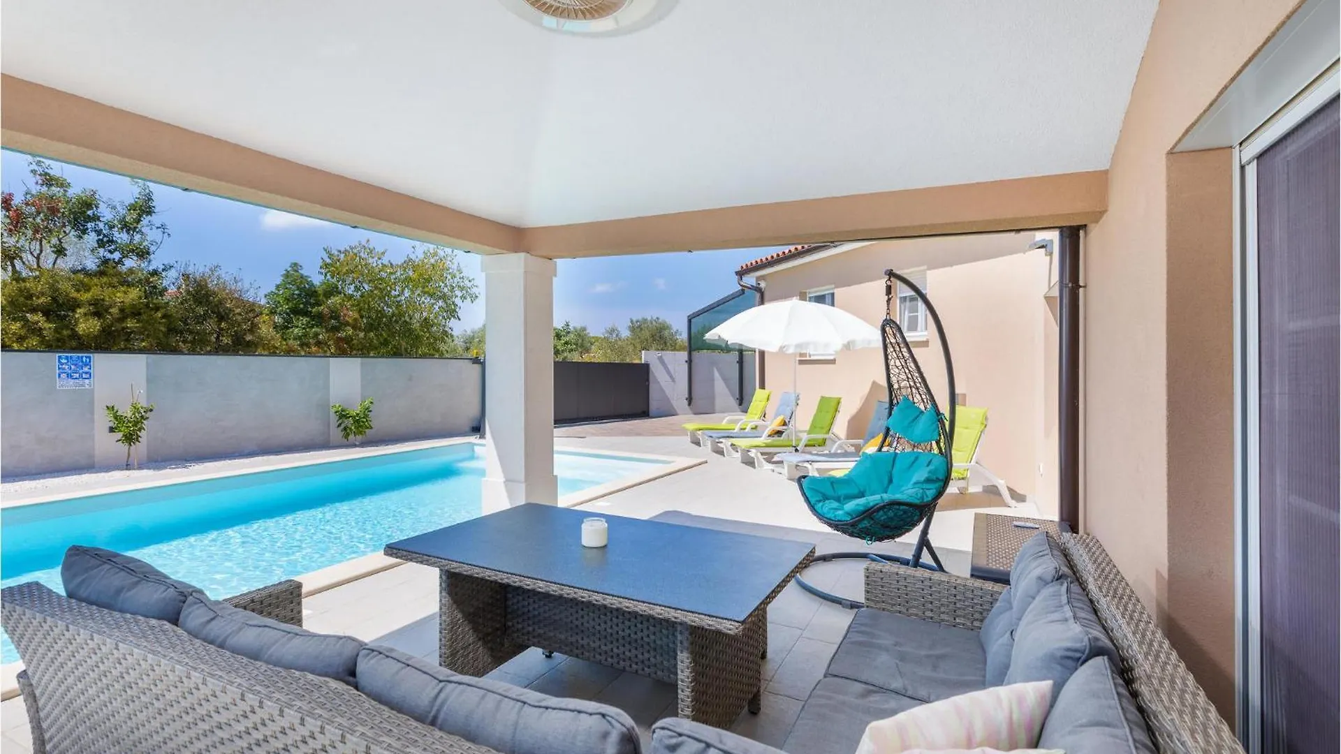 4 Bedroom Nice Home In Galizana Holiday home