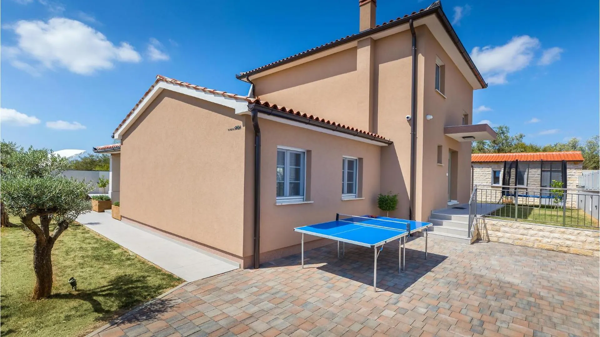 4 Bedroom Nice Home In Galizana 0*,  Croatia